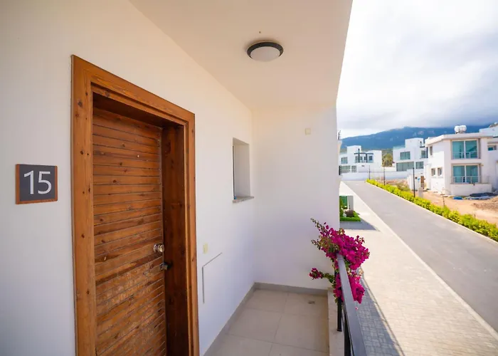 C15 Pearl Island With Mountain View *