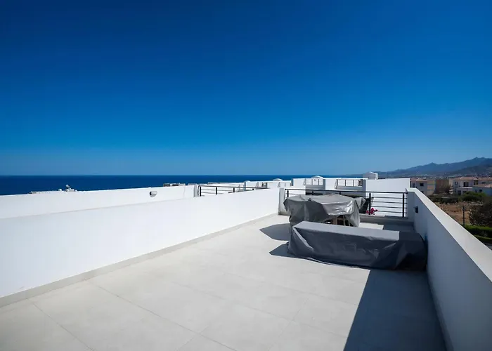 C15 Pearl Island With Mountain View *