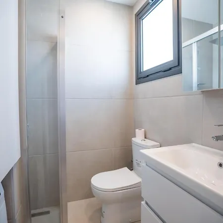 Beautiful In Charming Area Apartment *