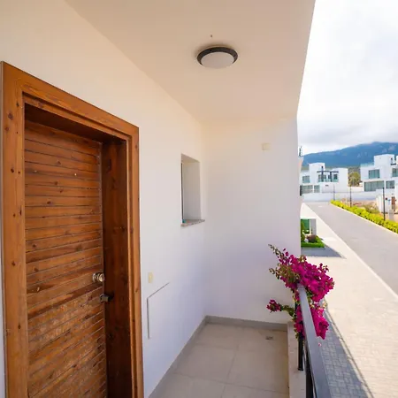 C15 Pearl Island With Mountain View *