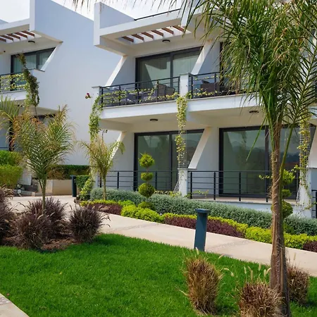 Beautiful In Charming Area Apartment