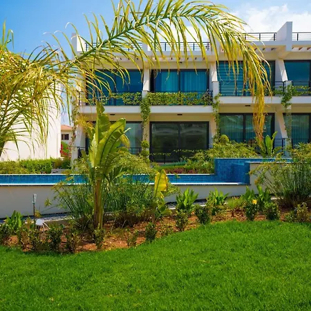 Beautiful In Charming Area Apartment