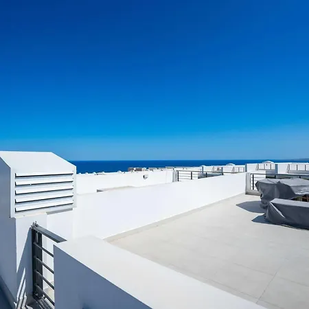 C15 Pearl Island With Mountain View