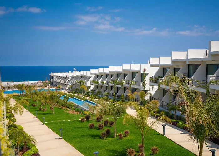 C15 Pearl Island With Mountain View *